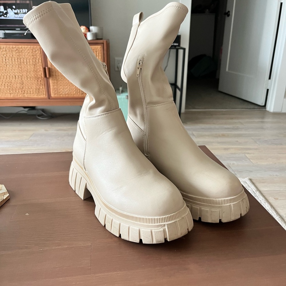 Chunky Cream Women's Boots